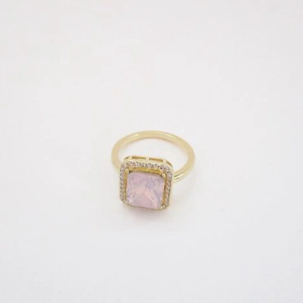 NWOT Gold Tone Ring with Pale Pink Stone Surrounded by Rhinestone Accent - Picture 1 of 7